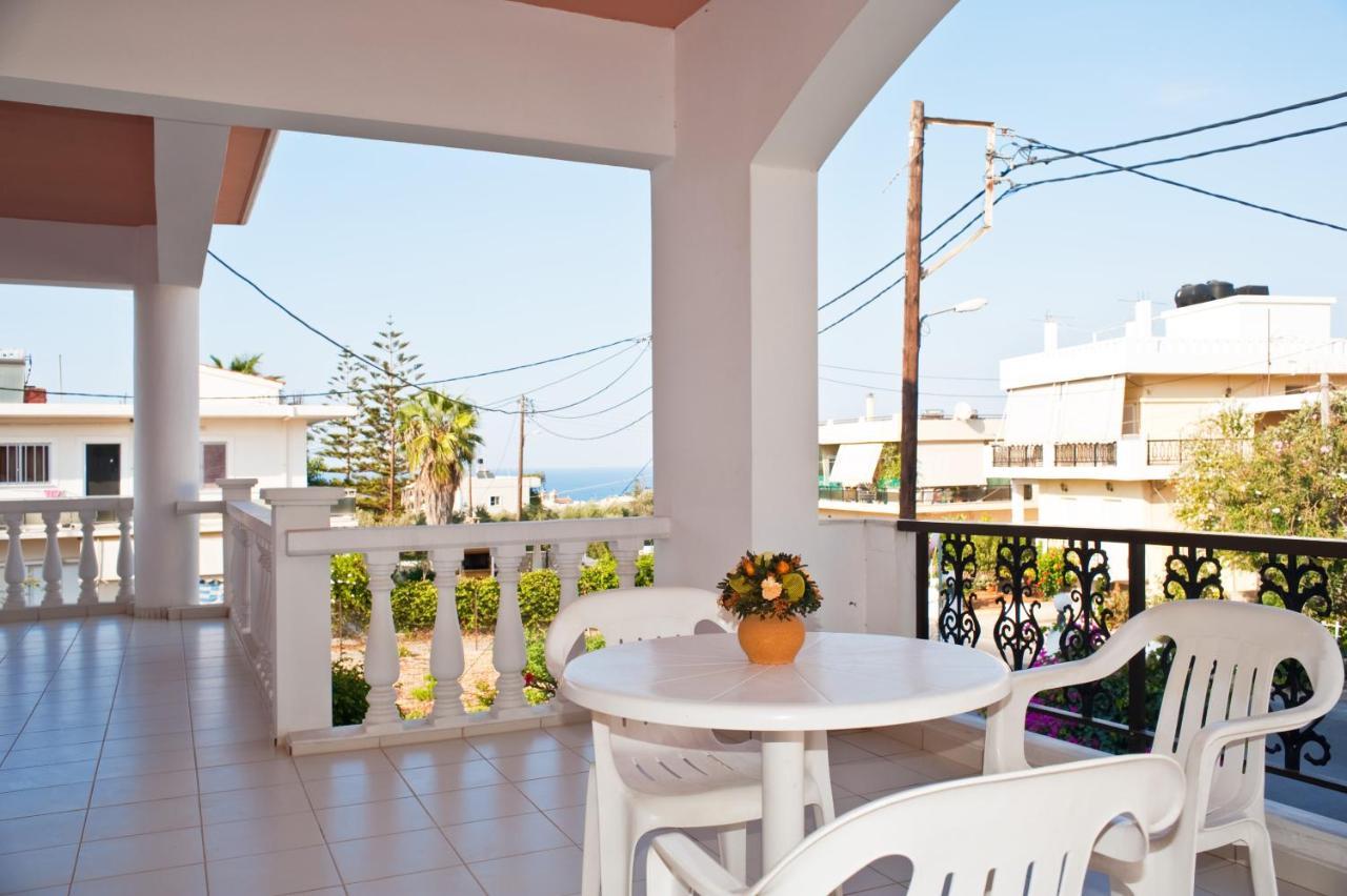 Captain Michalis Apartments Galatas  Экстерьер фото