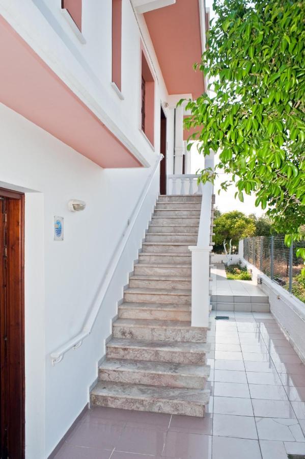Captain Michalis Apartments Galatas  Экстерьер фото