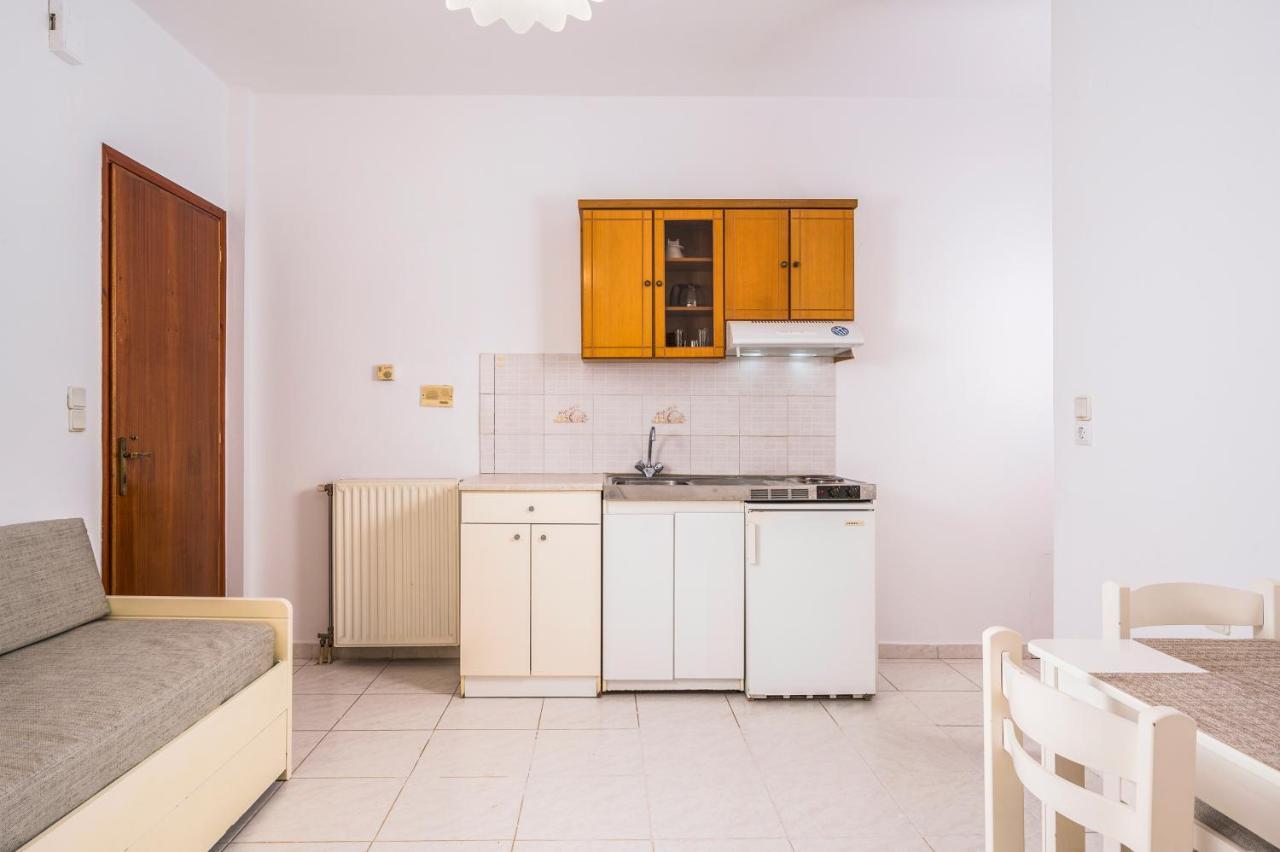 Captain Michalis Apartments Galatas  Экстерьер фото