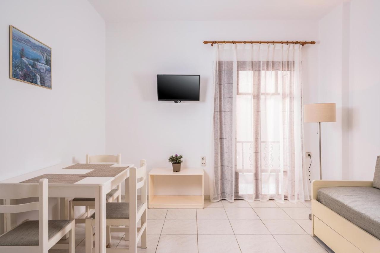Captain Michalis Apartments Galatas  Экстерьер фото
