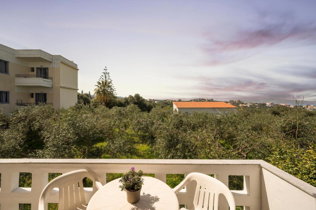 Captain Michalis Apartments Galatas  Экстерьер фото