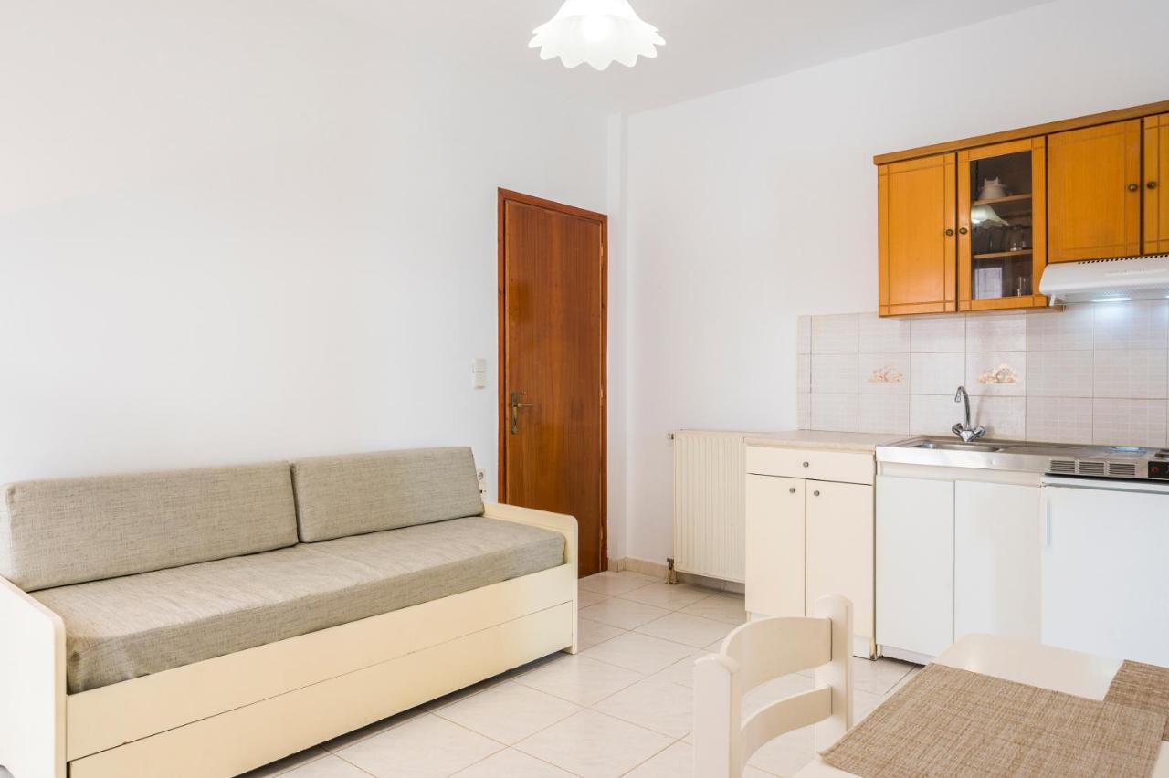 Captain Michalis Apartments Galatas  Экстерьер фото