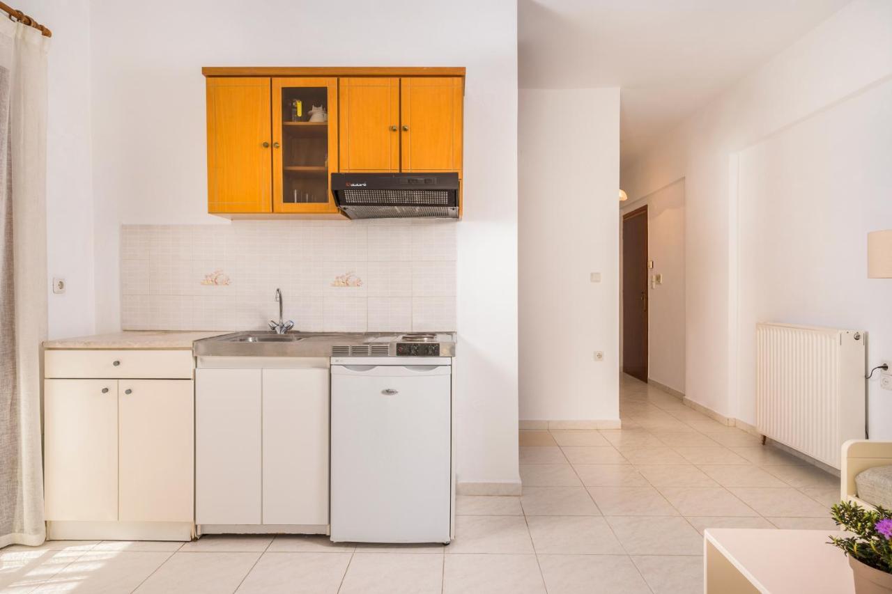 Captain Michalis Apartments Galatas  Экстерьер фото
