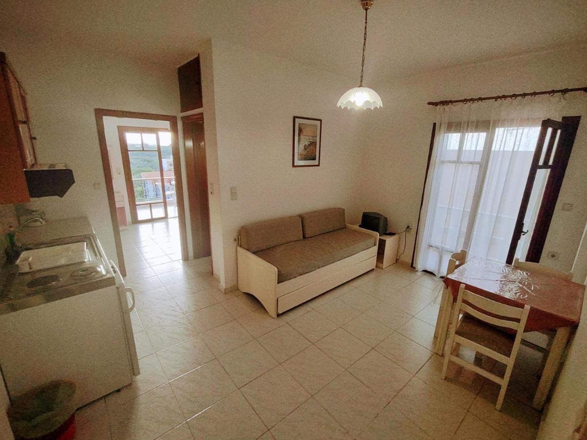 Captain Michalis Apartments Galatas  Экстерьер фото