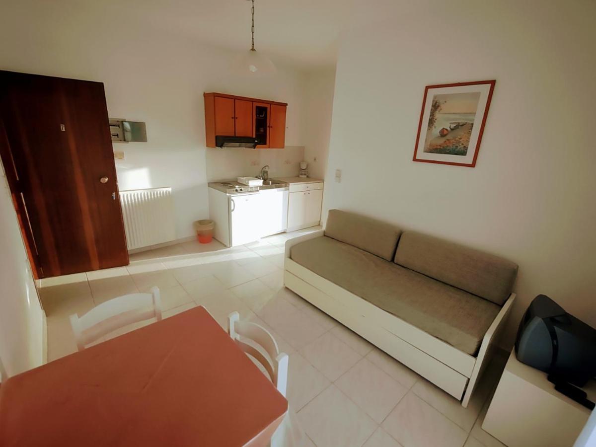 Captain Michalis Apartments Galatas  Экстерьер фото