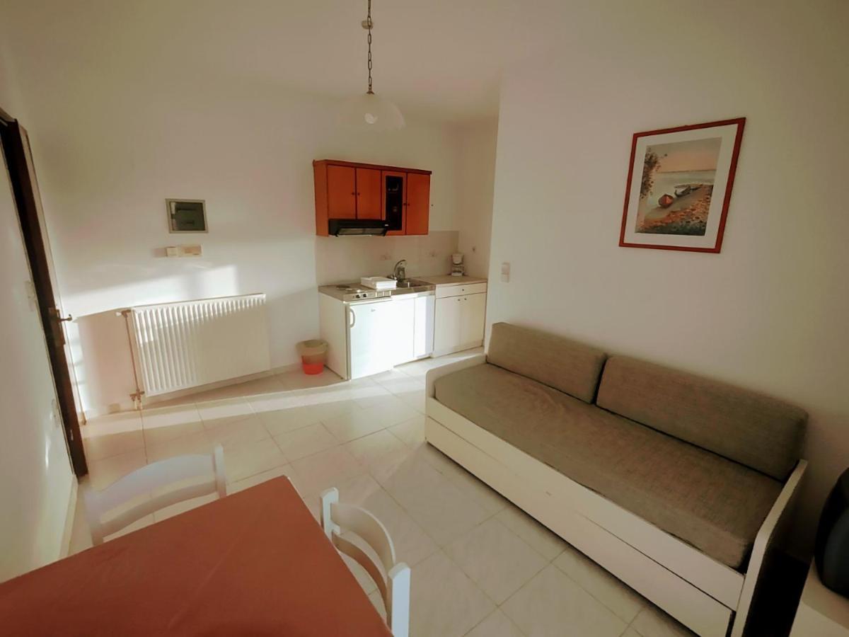 Captain Michalis Apartments Galatas  Экстерьер фото