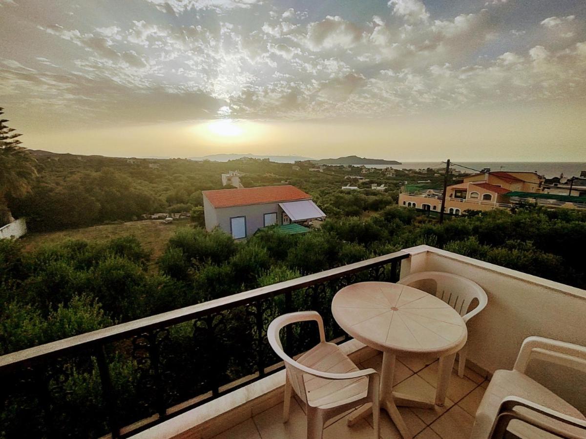 Captain Michalis Apartments Galatas  Экстерьер фото