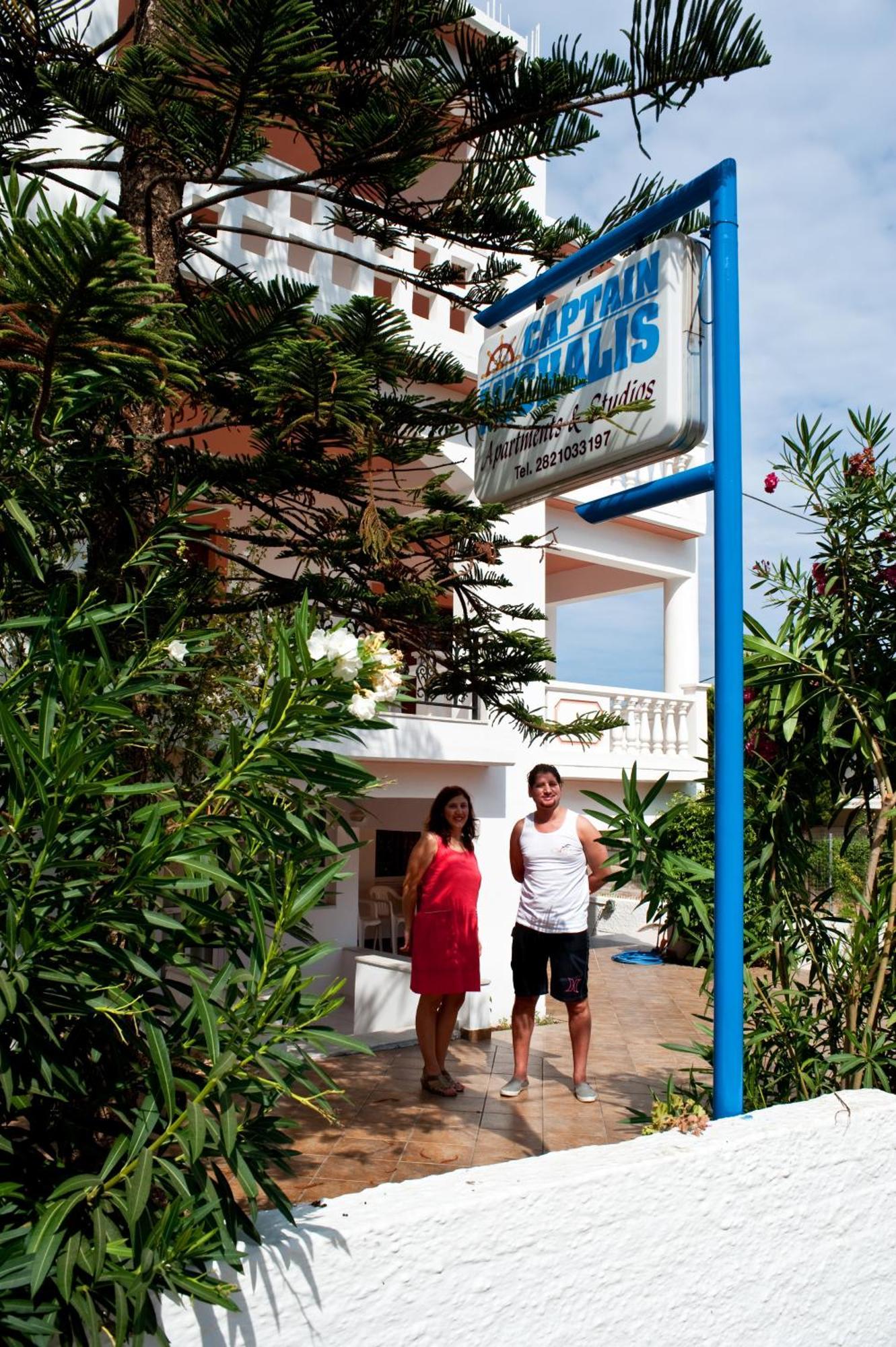 Captain Michalis Apartments Galatas  Экстерьер фото