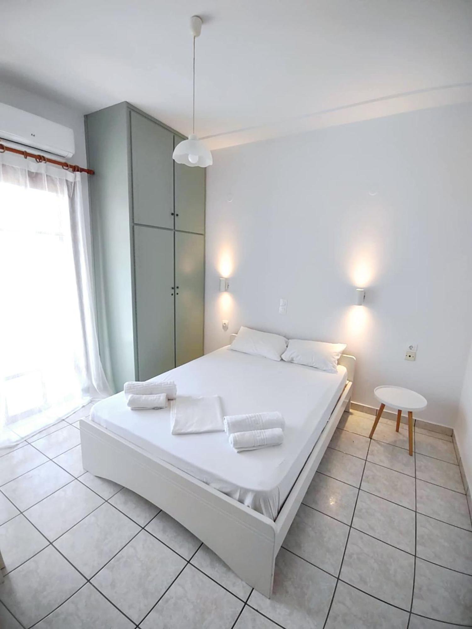 Captain Michalis Apartments Galatas  Экстерьер фото