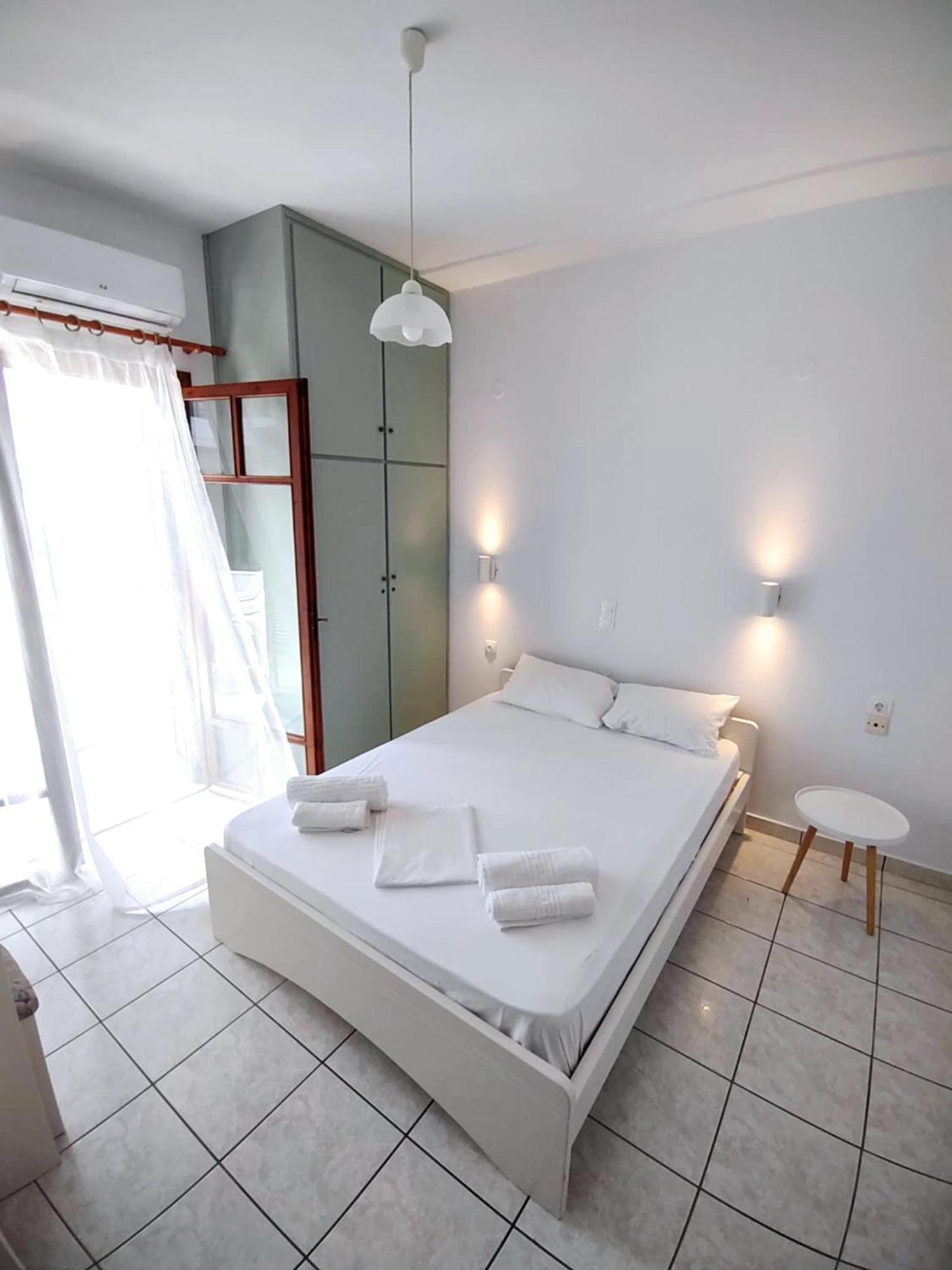 Captain Michalis Apartments Galatas  Экстерьер фото